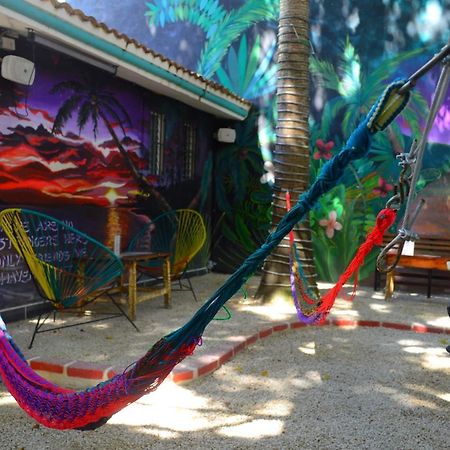 The Yak Hostel Playa del Carmen Exterior foto
