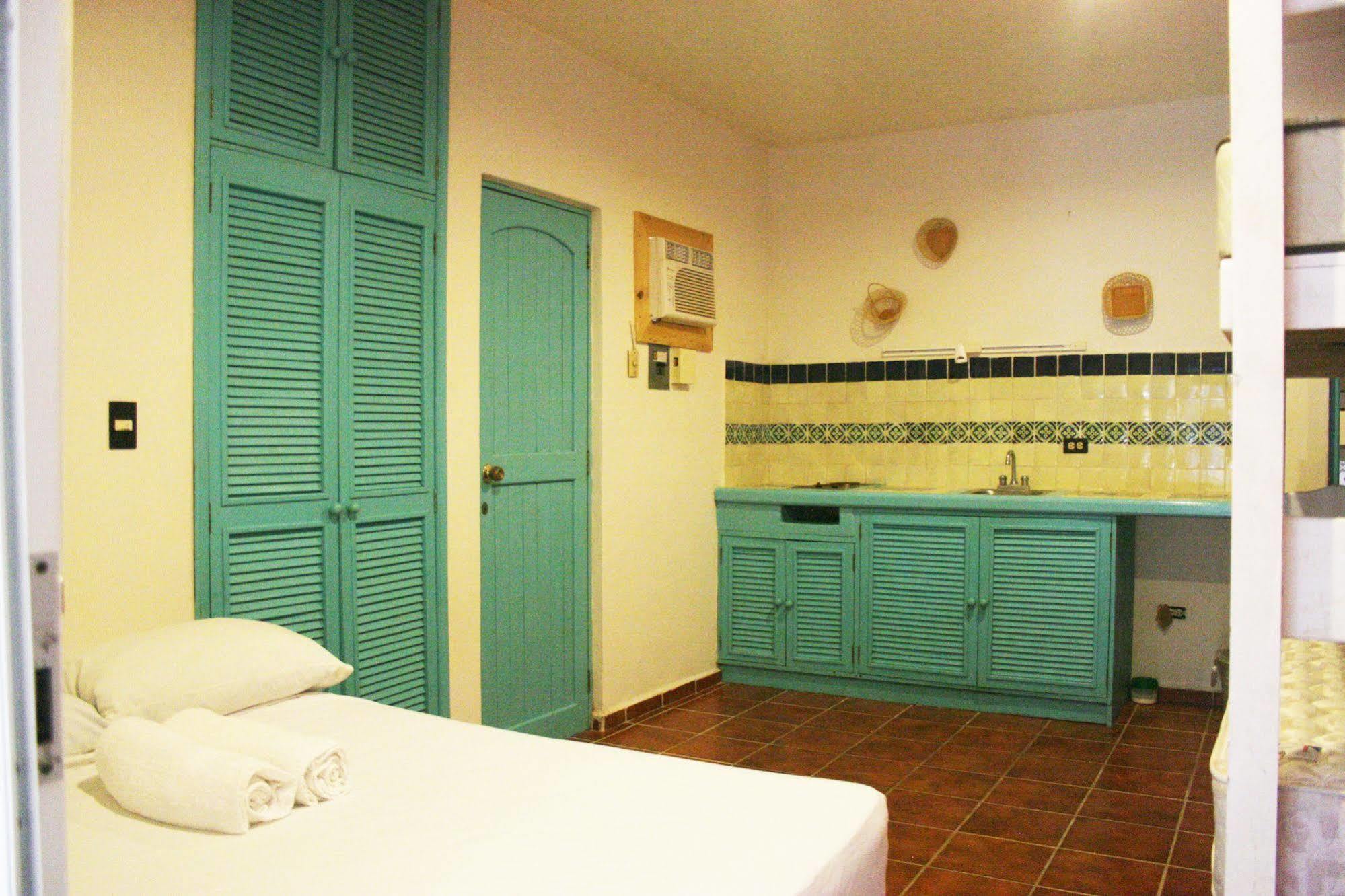 The Yak Hostel Playa del Carmen Exterior foto