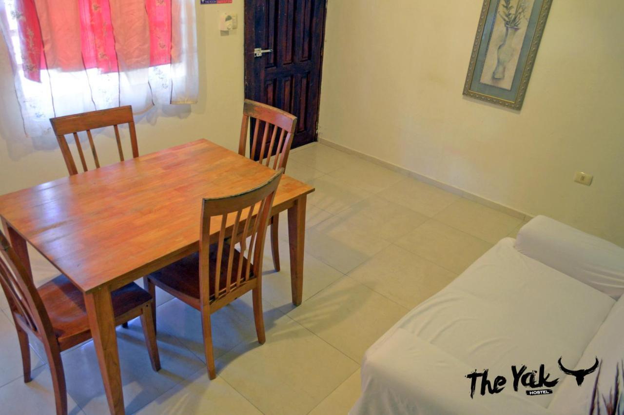 The Yak Hostel Playa del Carmen Exterior foto